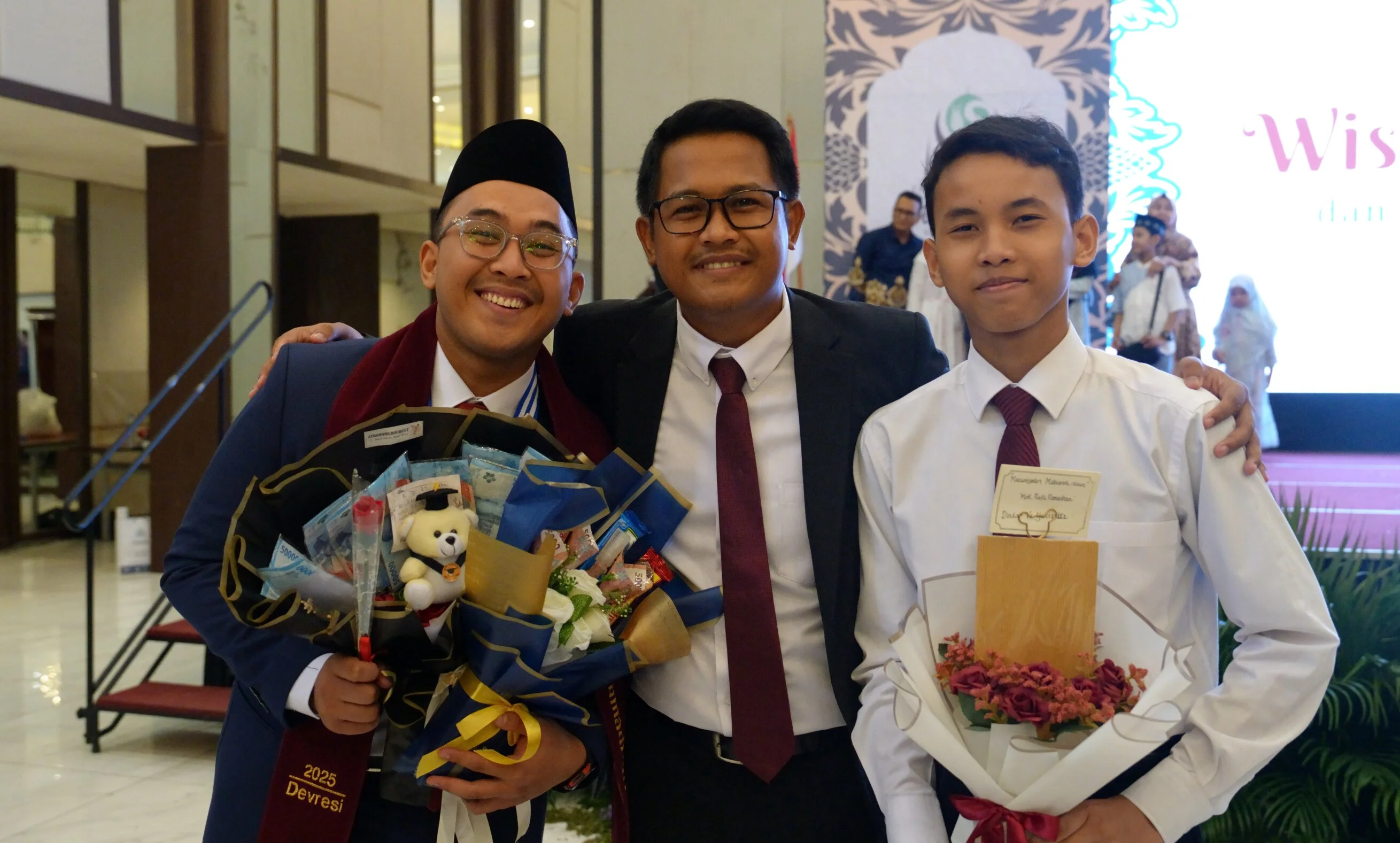 Foto 17 dari album Wisuda Sponsor Tahfidz 2025